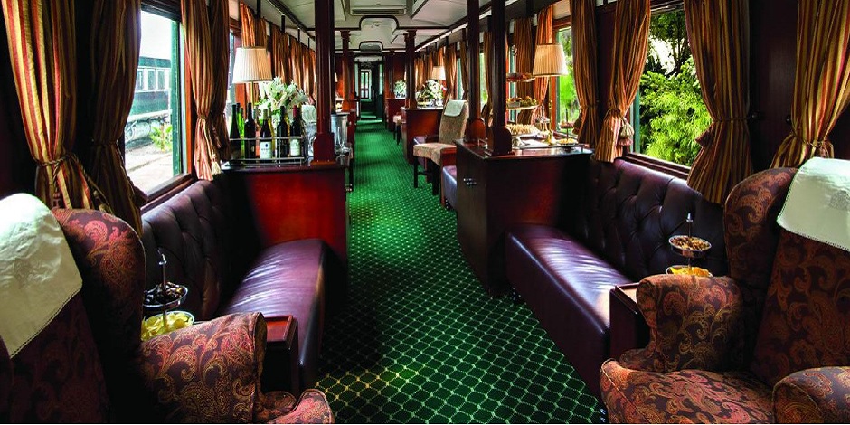 Voiture salon du Rovos Rail avec fauteuils en cuir bordeaux — ambiance à bord du Golf Safari