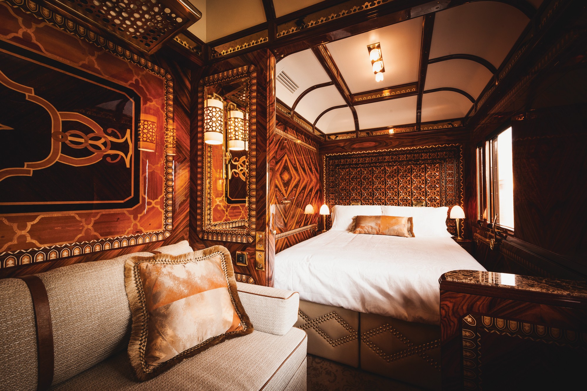 Venice Simplon-Orient-Express Belmond nuit — lumières train de luxe