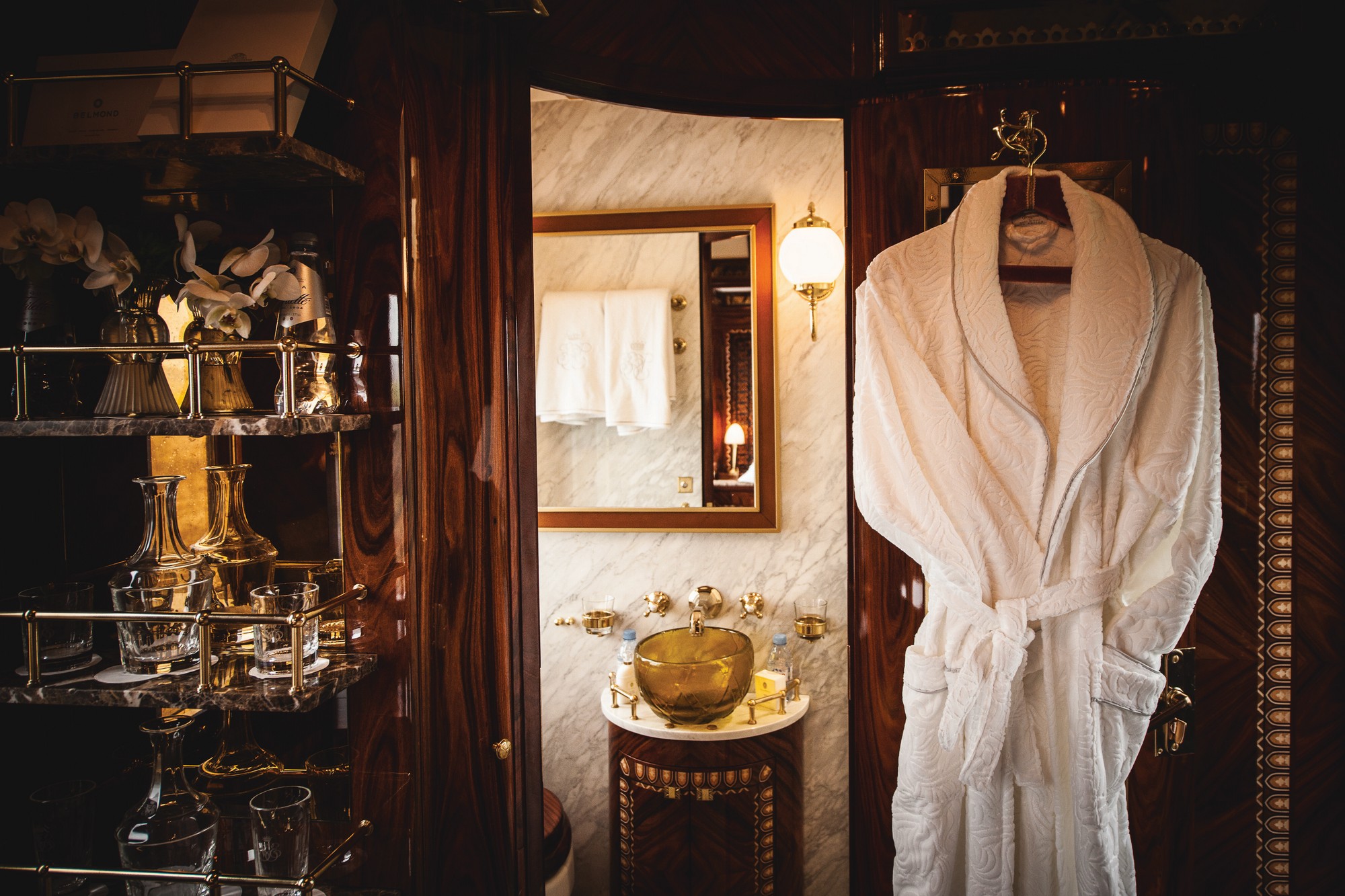 Accueil à bord Venice Simplon-Orient-Express — embarquement train de luxe Paris