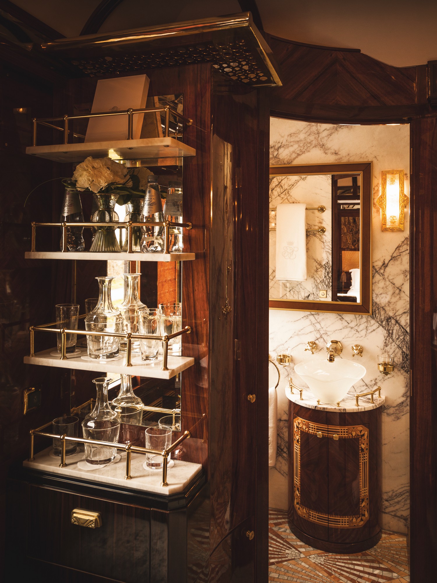 Service à bord Venice Simplon-Orient-Express — steward Orient Express