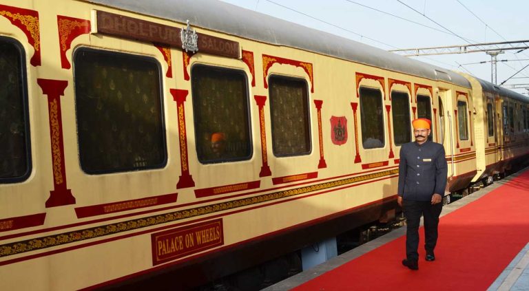 Le Train Palace on Wheels à la gare