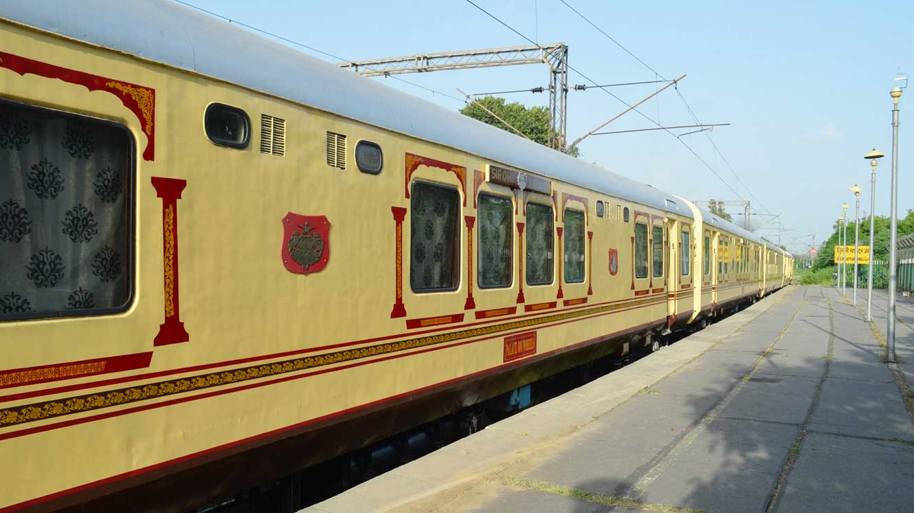 Palace on Wheels à la gare – train de luxe en Inde du Rajasthan