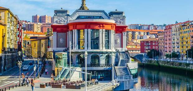 Bilbao au Pays basque, point de départ du Costa Verde Express avec son musée Guggenheim emblématique