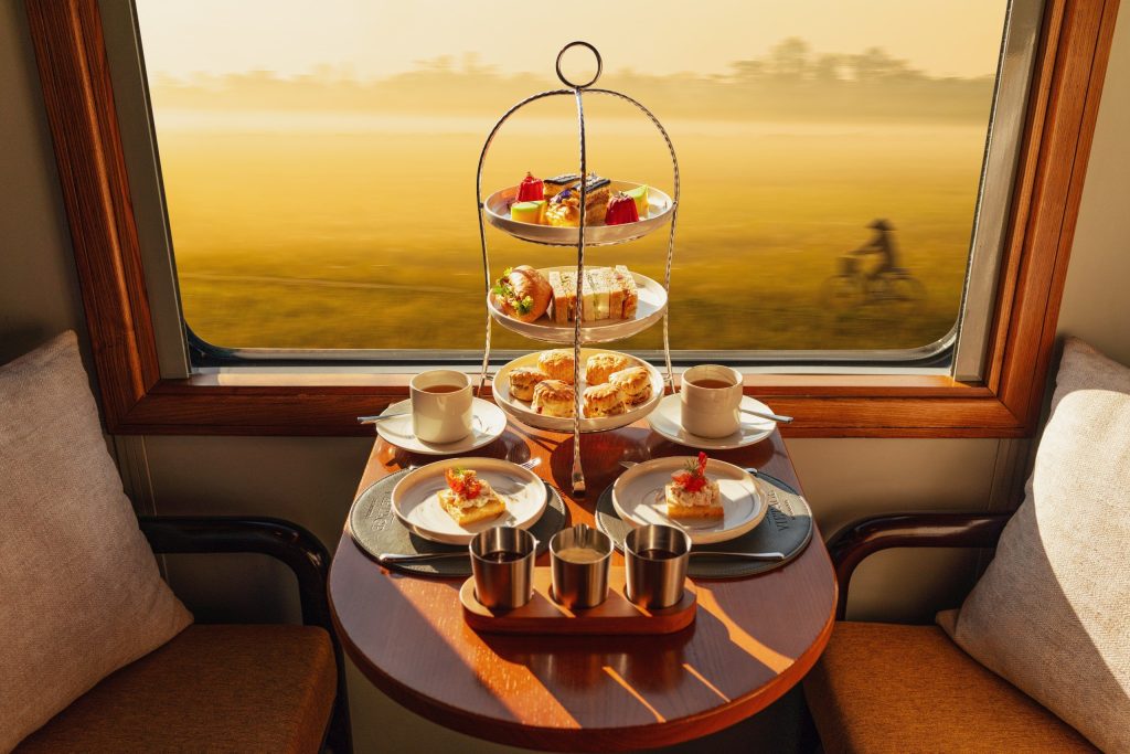 Afternoon tea de luxe à bord du Vietage by Anantara