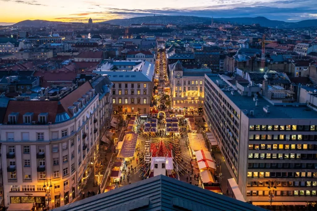 March&eacute;s de No&euml;l Budapest &mdash; Golden Eagle Danube Express