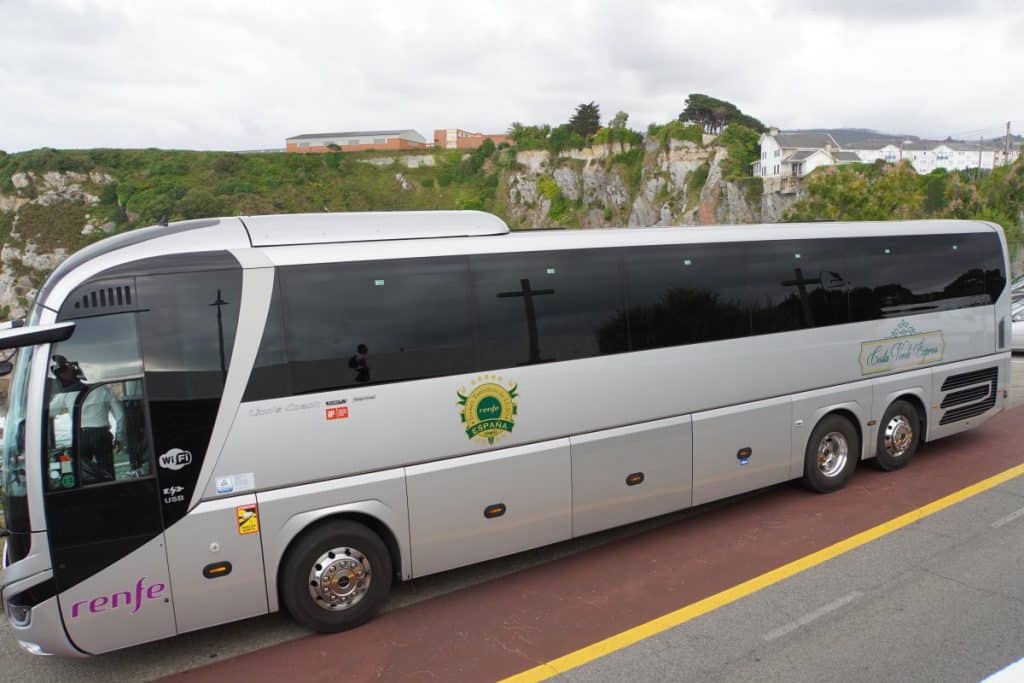 Autocar de luxe accompagnant le Costa Verde Express pour les excursions terrestres aux Picos de Europa