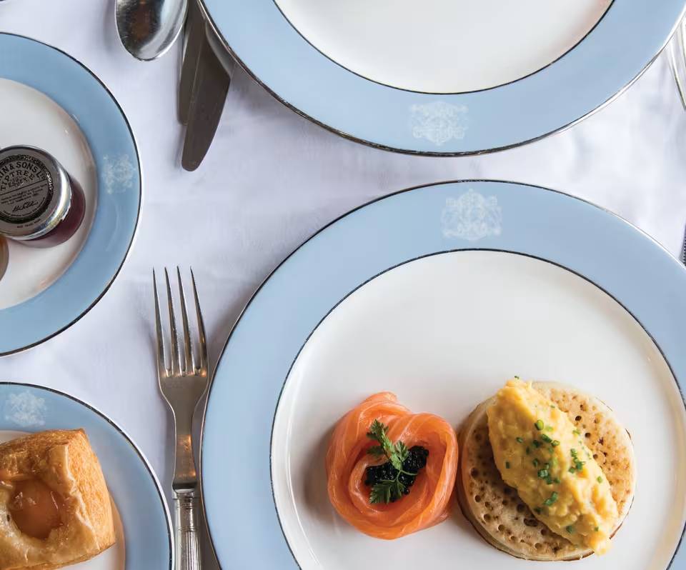 Service gastronomique à bord du British Pullman, salle à manger