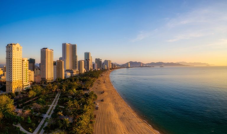 Ville côtière de Quy Nhon au Vietnam, terminus du Vietage