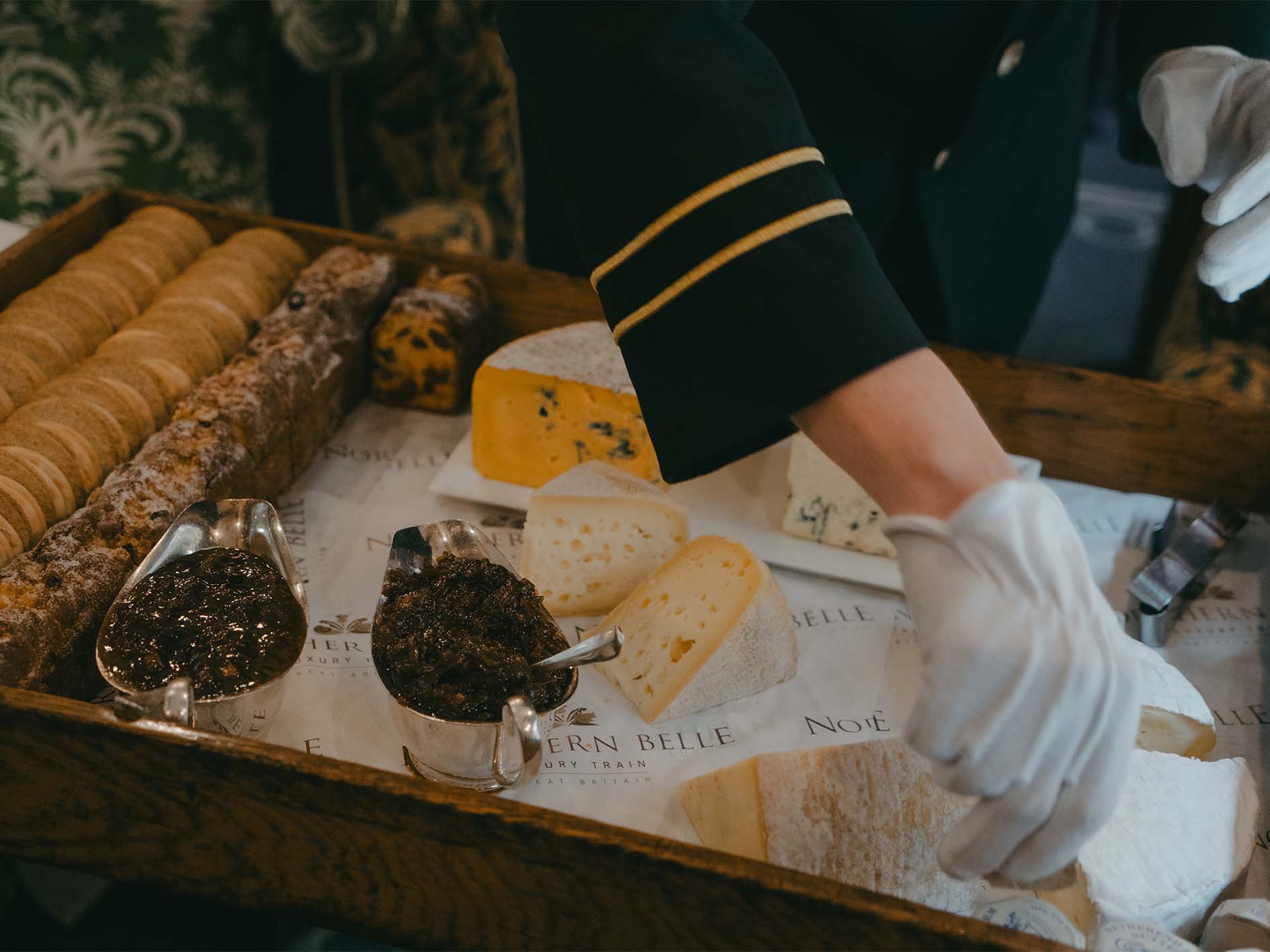 Sélection de fromages affinés servis dans le wagon restaurant du Northern Belle