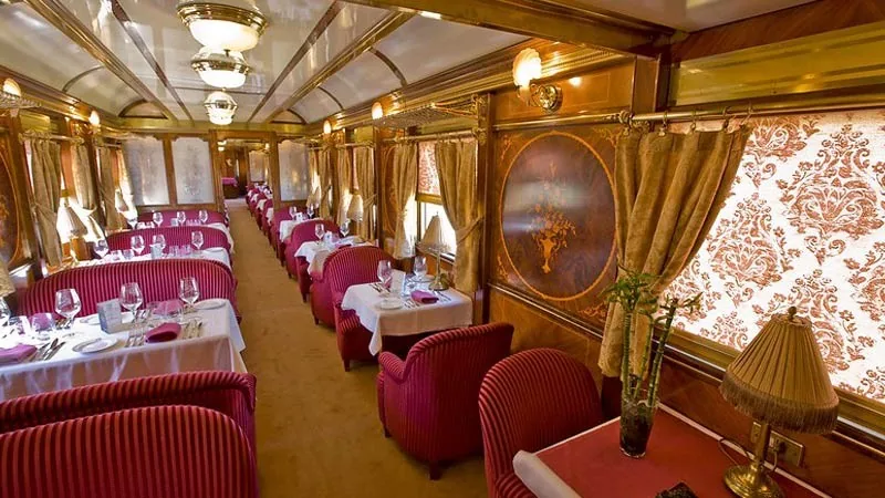 Voiture-restaurant avec marqueterie, Al Andalus