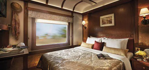 Cabine lit double Deccan Odyssey – train de luxe en Inde
