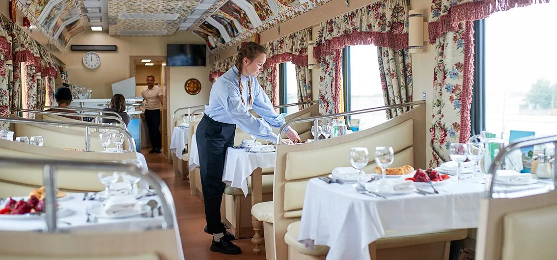 Orient Silk Road Express vue aérienne traversant la steppe d'Asie centrale