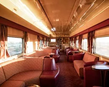 Voiture lounge luxueuse du train The Ghan en Australie — Outback Explorer Lounge