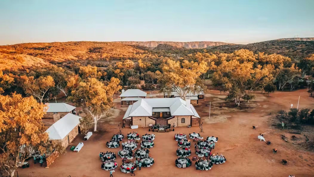 Dîner sous les étoiles à la Telegraph Station d'Alice Springs — The Ghan Expedition