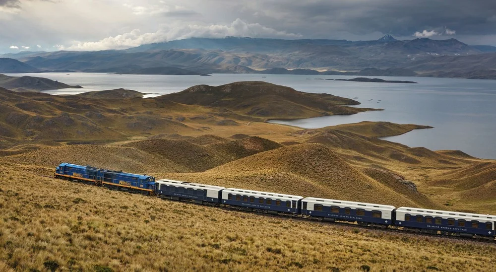 Vue aérienne du lac Titicaca sur l'altiplano — itinéraire Andean Explorer Puno Pérou