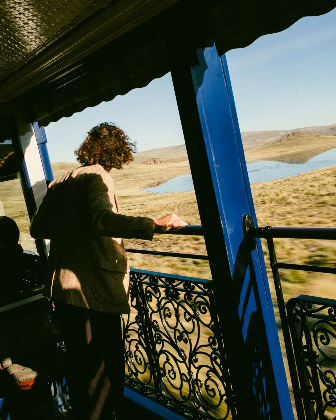 Plateforme d'observation arrière du Belmond Andean Explorer — altiplano péruvien