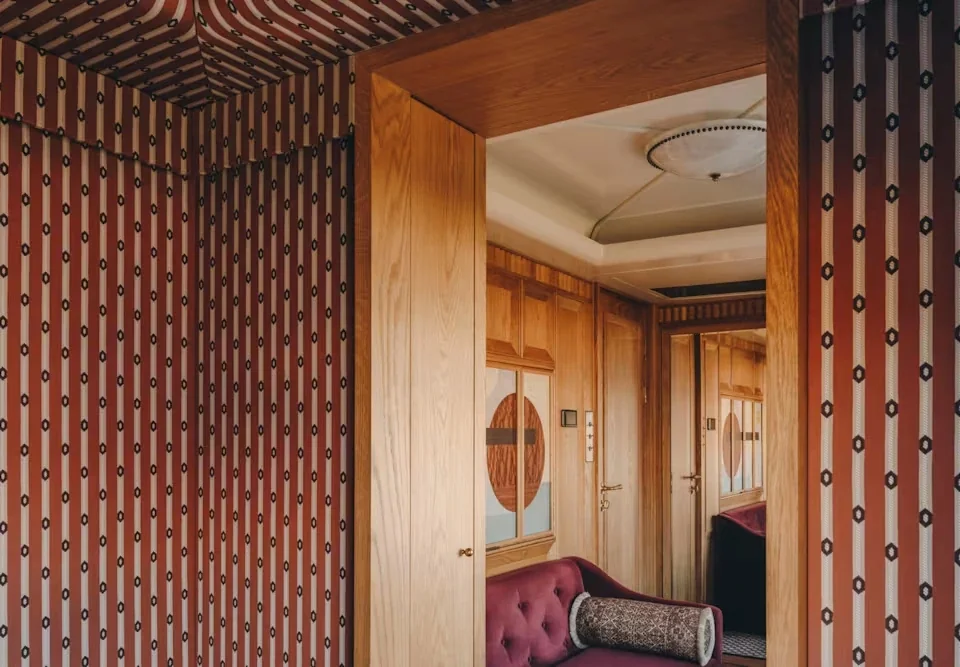 Couloir et salon de la Grand Suite Valerian Britannic Explorer Belmond