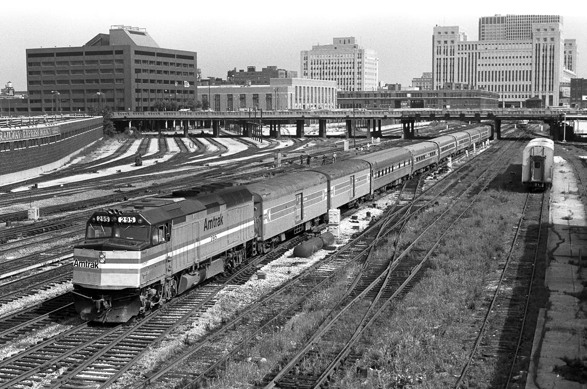 Train Amtrak California Zephyr en gare de Chicago, 1980