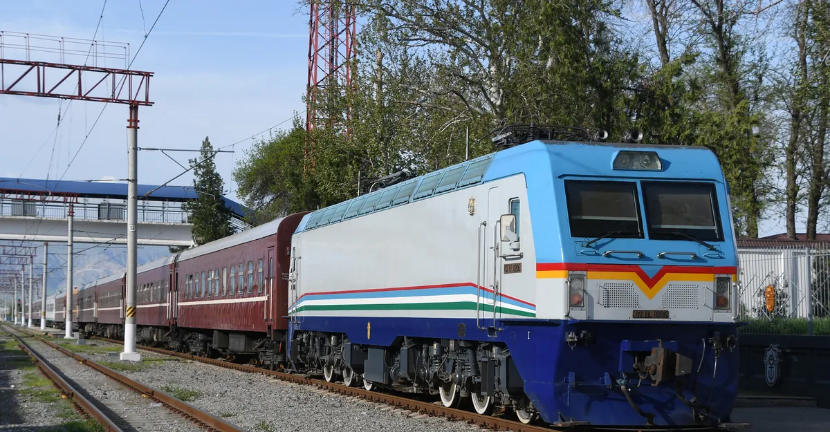 Locomotive de l'Orient Silk Road Express &agrave; Shakhrisabz, Ouzb&eacute;kistan, 2026