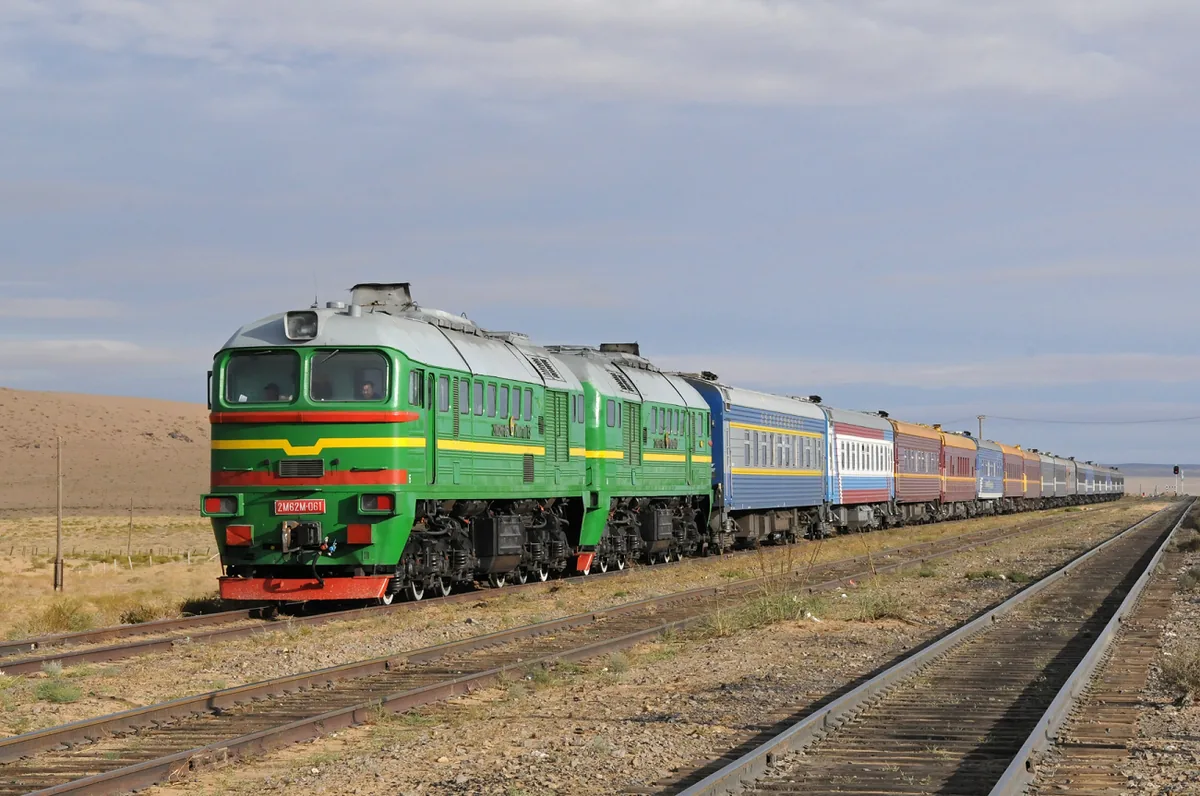 Train Zarengold dans le d&eacute;sert de Gobi, Mongolie, 2011