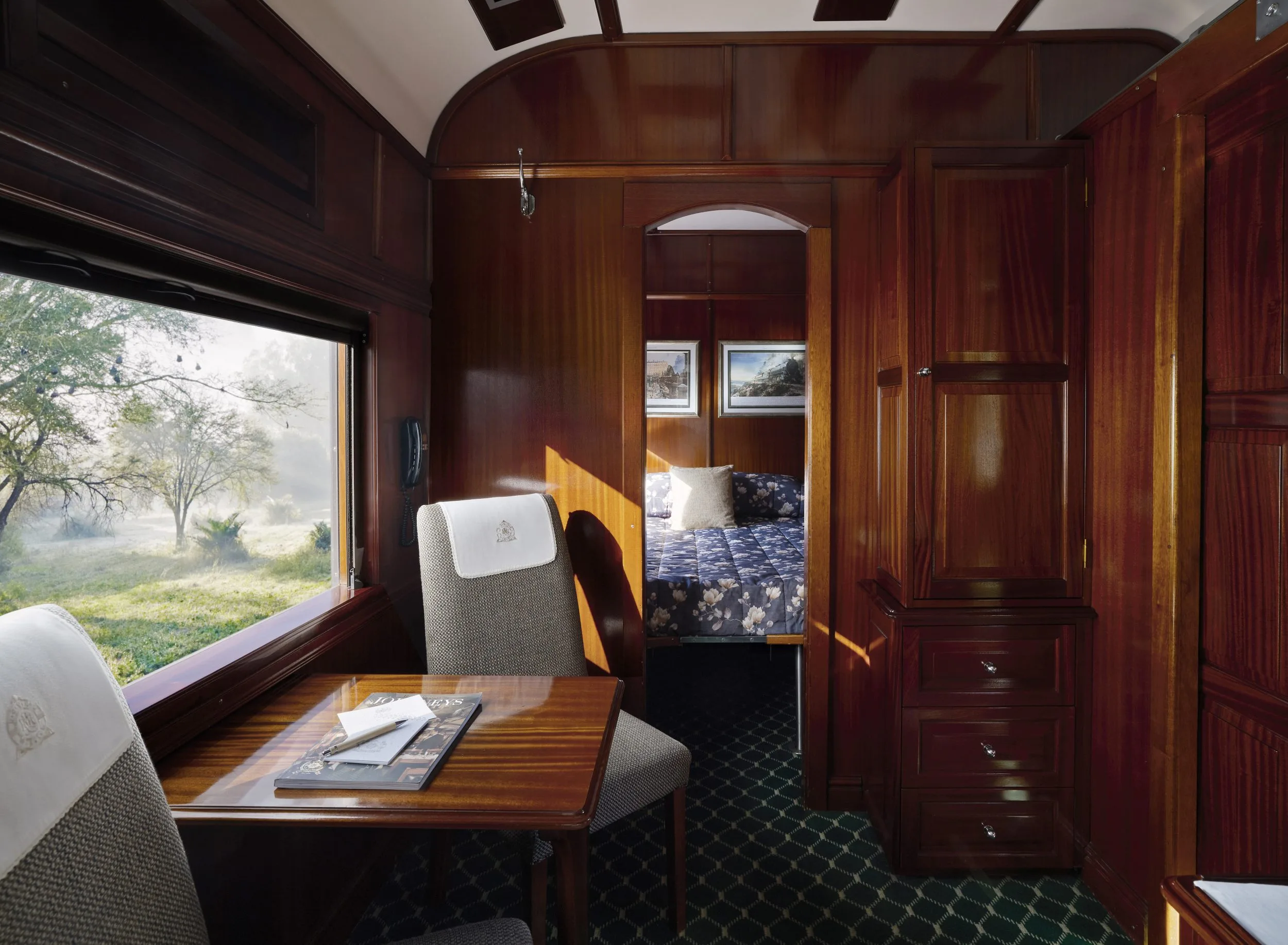 Suite Deluxe Rovos Rail &mdash; salon et chambre vue Afrique